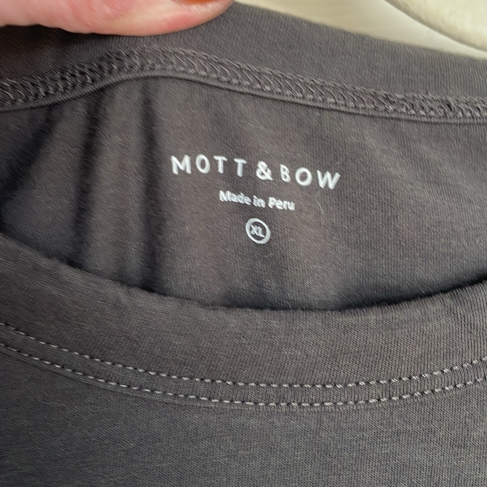Mott and bow tee xl